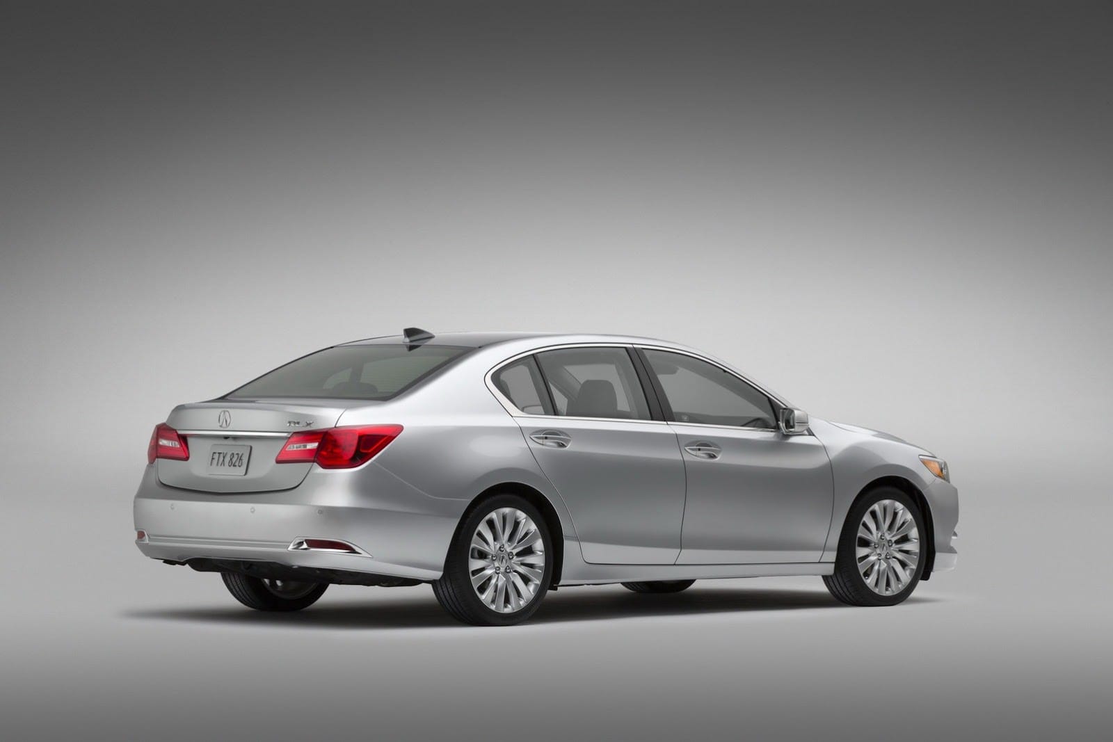 2013 Acura RLX saloon photo gallery - Image 2